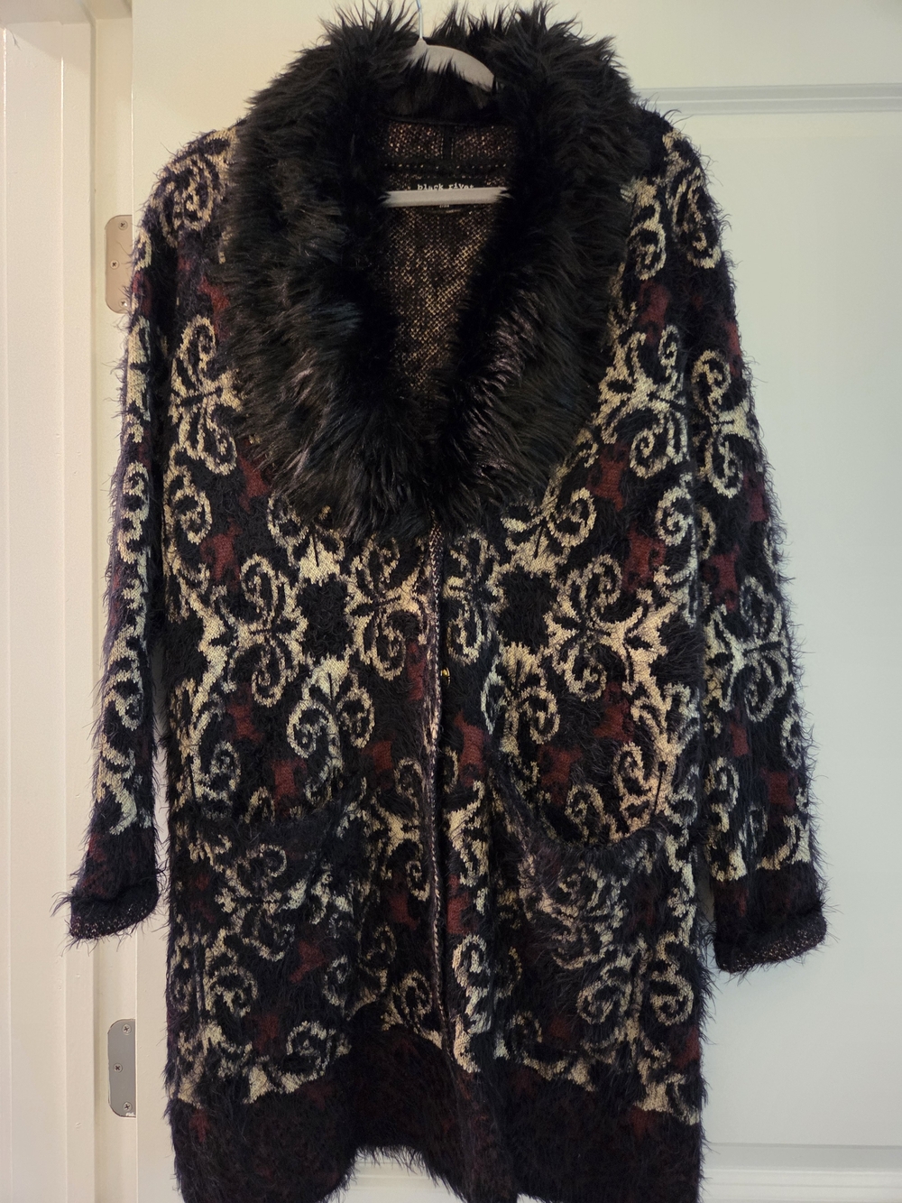 Black Rivet Faux Fur Collar Patterned Cardigan Sweater Size Medium